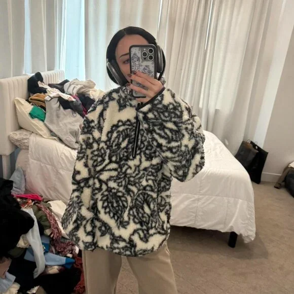 H&M Black & White Floral Sherpa Fleece Pullover Half Zip Teddy – Size S - Picture 5 of 6